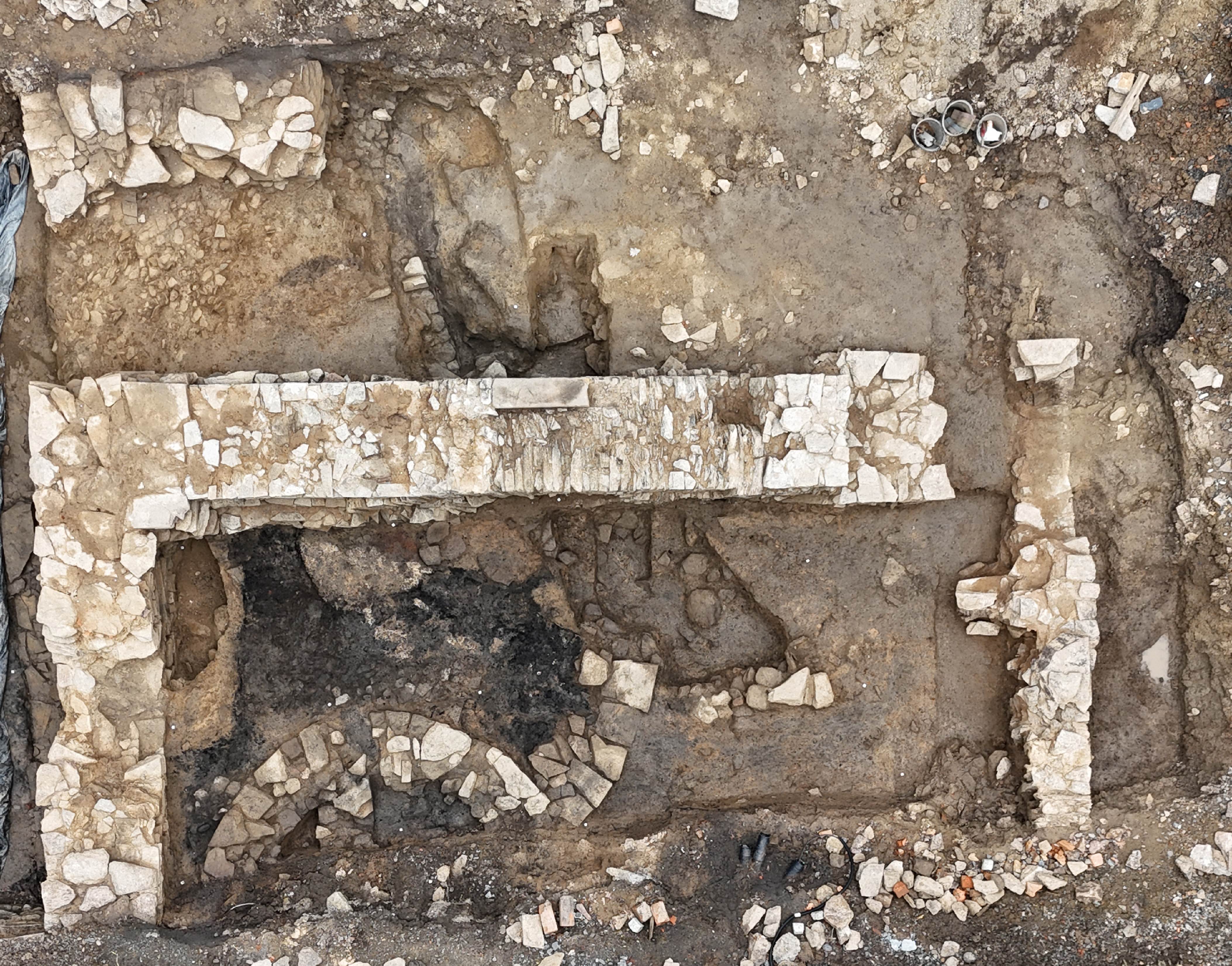  Luftbild Grabungsbereich (©Landesamt für Archäologie)